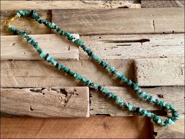 Necklace short Emerald