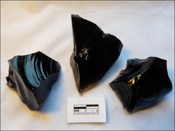 Stollingsgesteente: Obsidiaan zwart middel