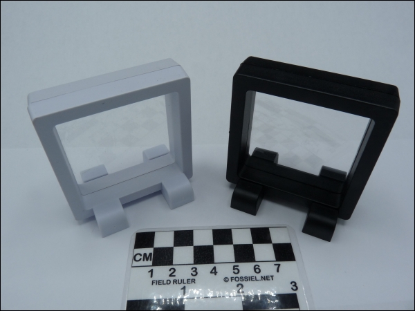 Floating display 3D 07x07x2cm black with side stands 10x