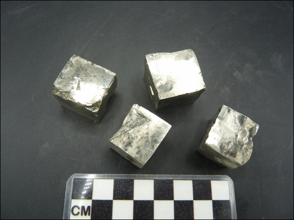Pyrite cube XL